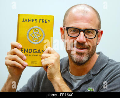 Hambourg, Allemagne. 22 Nov, 2014. Auteur James Frey présente son nouveau roman de science-fiction 'Endgame : l' appelant à Hambourg, Allemagne, 22 novembre 2014. Photo : Daniel Bockwoldt/dpa/Alamy Live News Banque D'Images