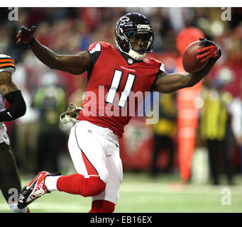 Atlanta, Georgia, USA. 23 Nov, 2014. # 11 Julio Jones des Atlanta Falcons en action au cours de NFL match entre Cleveland Browns et Atlanta Falcons au Georgia Dome à Atlanta en Géorgie. Les Falcons d'Atlanta ont perdu le match 26-24. Butch Liddell/CSM/Alamy Live News Banque D'Images