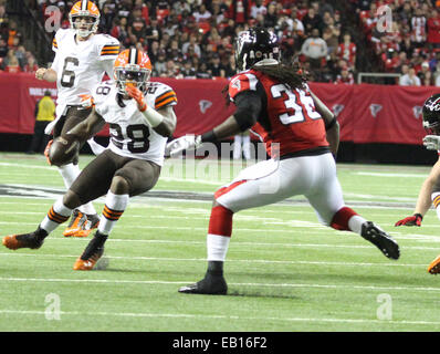 Atlanta, Georgia, USA. 23 Nov, 2014. # 28 Terrance ouest du Cleveland Browns en action au cours de jeu NFL entre Cleveland Browns et Atlanta Falcons au Georgia Dome à Atlanta en Géorgie. Les Falcons d'Atlanta ont perdu le match 26-24. Butch Liddell/CSM/Alamy Live News Banque D'Images