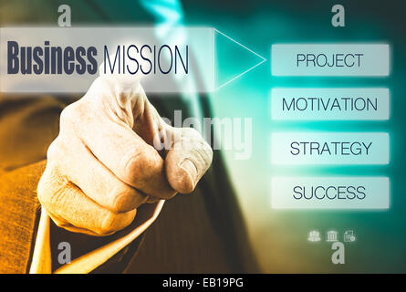Businessman en appuyant sur un bouton concept de mission. Banque D'Images
