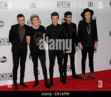 Los Angeles, CA, USA. 23 Nov, 2014. Liam Payne, Niall Horan, Zayn Malik, Louis Tomlinson, Harry Styles au niveau des arrivées pour la 42e conférence annuelle des American Music Awards (AMA) 2014 - 1 des arrivées, Nokia Theatre L.A. Vivre, Los Angeles, CA, le 23 novembre 2014. Credit : Elizabeth Goodenough/Everett Collection/Alamy Live News Banque D'Images