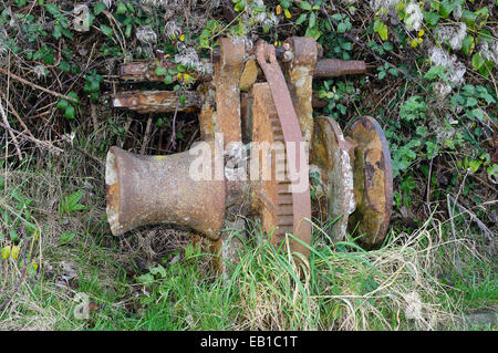 Pignon d'enroulement du béton plus léger échoué à Purton pour aider à prévenir l'érosion de la rivière Severn dans le Gloucester Sharpness Canal Banque D'Images