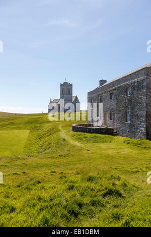Passé à la vieille maison au nord vers l'Église sur Lundy Island Banque D'Images