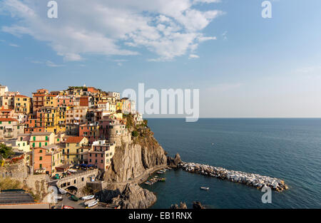 Village côtier de Manarola dans Parc National des Cinque Terre, ligurie, italie Banque D'Images
