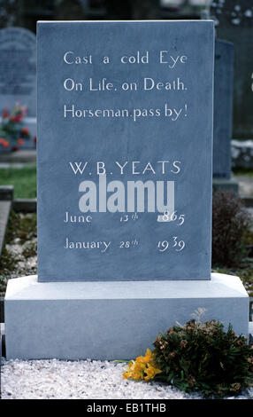 W.B.Yeats GRAVE DANS L'église de saint Colomba D'IRLANDE, DRUMCLIFF, comté de Sligo, IRLANDE Banque D'Images