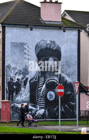 Le bombardier d'essence murale, Bogside, Derry, Londonderry. Photo : George Sweeney/Alamy Banque D'Images