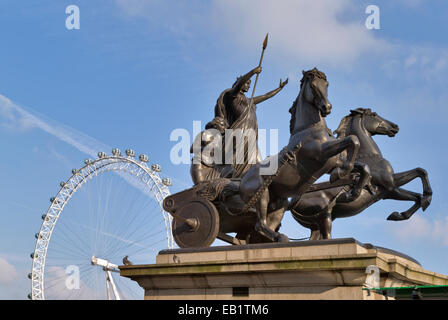 Statue de Boadicée, Boadicea, chariot et London Eye, Westminster Bridge, London, England, UK Banque D'Images