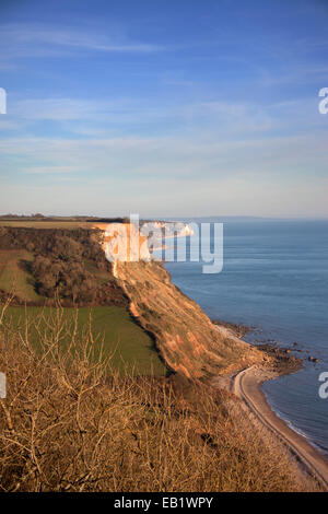 La ville de Sidmouth. Vue depuis le chemin côtier du sud-ouest sur la falaise au-dessus de la colline de Salcombe, Cornwall, Devon, à l'Est jusqu'à Salcombe Regis bay Banque D'Images