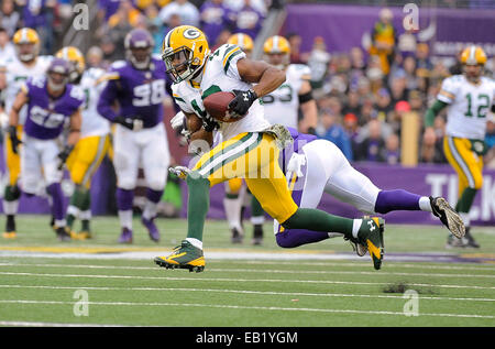 23 novembre 2014 : Green Bay Packers wide receiver Randall Cobb (18) en action contre les Vikings du Minnesota au cours du premier semestre à TCF Bank Stadium à Minneapolis, MN..Craig Lassig/CSM Banque D'Images