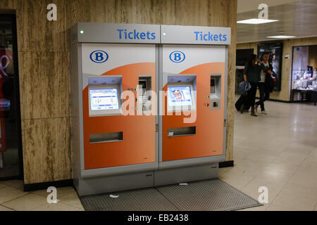 Distributeur automatique de billets de train de bruxelles Banque D'Images