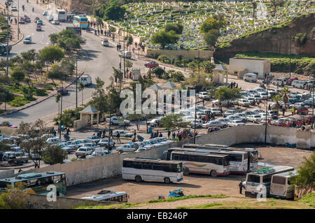 Vue sur la principale gare routière de la ville de Fès. 3 décembre 2008 à Fès, Maroc, Afrique Banque D'Images