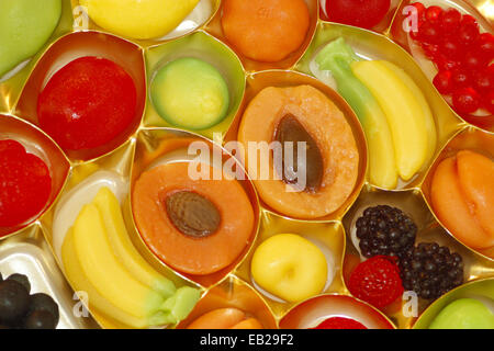 Bonbons aux fruits en forme de fruits et autres blackberry abricot Banque D'Images