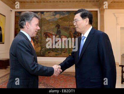 Bogota, Colombie. 24 Nov, 2014. Zhang Dejiang (R), président du Comité permanent de l'Assemblée populaire nationale, rencontre le président colombien Juan Manuel Santos à Bogota, capitale de la Colombie, 24 novembre 2014. © Liu Jiansheng/Xinhua/Alamy Live News Banque D'Images