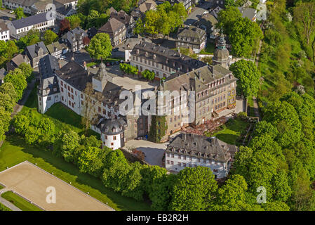 Vue aérienne, Château de Berleburg Castle, château-musée, Bad Laasphe, Rhénanie du Nord-Westphalie, Allemagne Banque D'Images