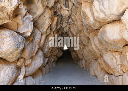 La porte de la terre dans le rempart Yerkapi, historiques ou d'Hattusha ville Hittite Hattuşaş, Boğazkale, Çorum province Banque D'Images