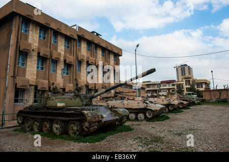 Armes anciennes dans l'Amna Suraka ou Musée de sécurité rouge, ancien siège de l'intelligence service, Sulaymaniyah irakienne Banque D'Images