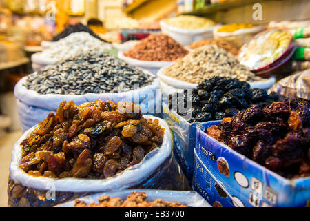 Fruits secs pour la vente dans le bazar de Souleimaniyeh, Sulaymaniyah, Kurdistan irakien, l'Irak Banque D'Images