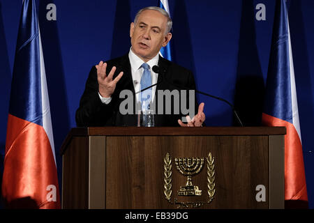 Amman, en Israël. 25Th Nov, 2014. Le Premier ministre israélien Benjamin Netanyahu, adresses Czech PM Sobotka lors d'une conférence de presse à la suite de consultations intergouvernementales et la signature d'accords au sein de l'hôtel King David. Sobotka dirigé une délégation de ministres en visite officielle en Israël. Credit : Alon Nir/Alamy Live News Banque D'Images