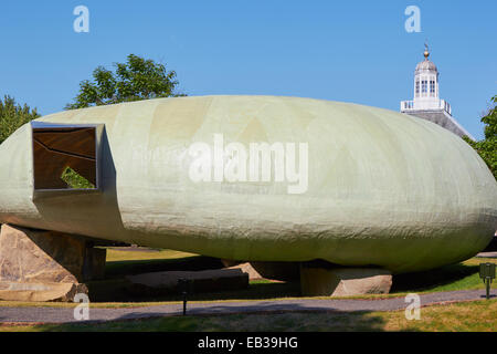 La serpentine pavillon d'été 2014 par l'architecte chilien Smiljan Radic Kensington Gardens Londres Angleterre Europe Banque D'Images