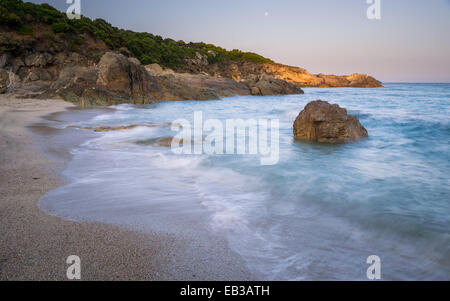 Paysage de plage le matin, Lumio, Corse, France Banque D'Images