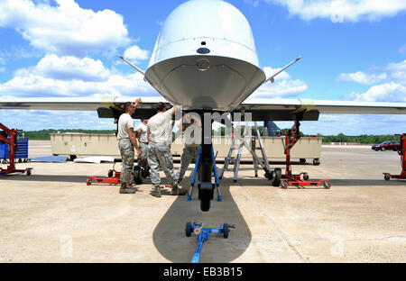 Un MQ-9 Reaper se trouve sur la ligne de vol de Horsham Air Force Base le 6 juin 2014 à Horsham, PA. Banque D'Images