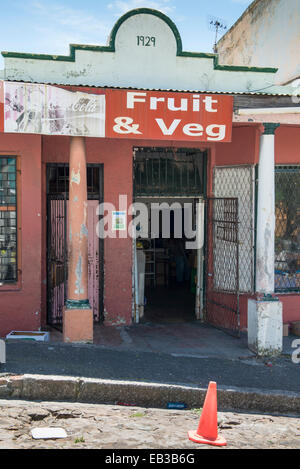 Entrée d'une ancienne épicerie à Bo Kaap, Cape Town, Western Cape, Afrique du Sud Banque D'Images