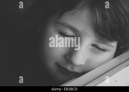 Portrait of Girl (4-5) avec les yeux fermés Banque D'Images