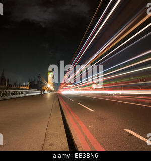 Royaume-uni, Angleterre, Londres, sentier de lumière sur le pont de Westminster Banque D'Images