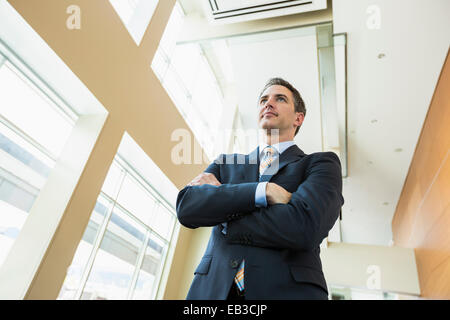 Low angle view of Caucasian businessman standing in office Banque D'Images