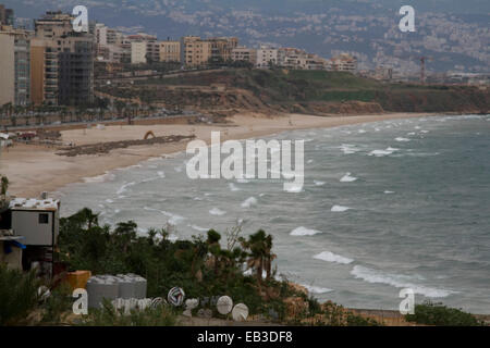 Beyrouth, Liban. 25 novembre, 2014. Les renforts de Beyrouth pour une importante tempête qui devrait durer plusieurs jours et affectent la plupart des régions du pays Crédit : amer ghazzal/Alamy Live News Banque D'Images