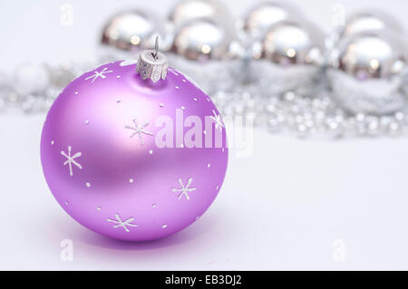 Décoration de Noël pourpre et argent. Carte de Noël avec l'APCE pour Banque D'Images