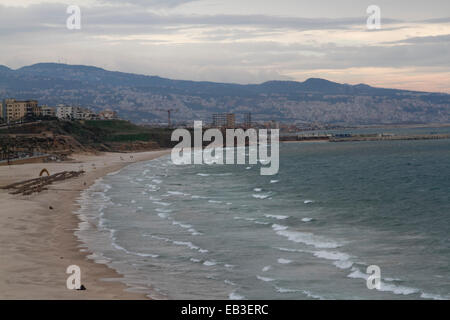 Beyrouth, Liban. 25 novembre, 2014. Les renforts de Beyrouth pour une importante tempête qui devrait durer plusieurs jours et affectent la plupart des régions du pays Crédit : amer ghazzal/Alamy Live News Banque D'Images