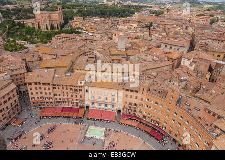La Piazza del Campo, la sienne. La zone est considérée comme l'une des plus grandes places d'Europe médiévale. Banque D'Images