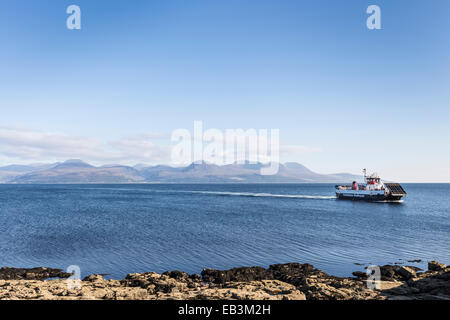 Claonaig à Lochranza Ferry de Kintyre en Écosse. Banque D'Images