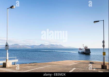 Claonaig à Lochranza Ferry de Kintyre en Écosse. Banque D'Images