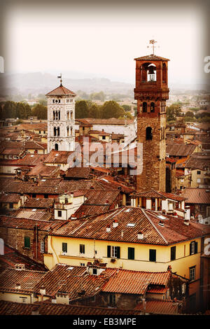 Retro style décolorées photo de Lucques en Italie. Banque D'Images
