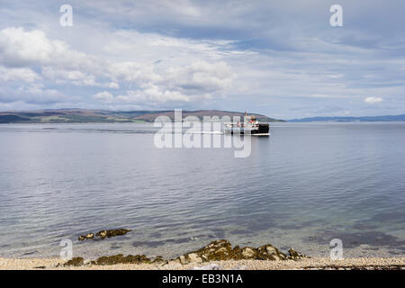 Claonaig à Lochranza approche Ferry Lochranza sur Arran en Ecosse. Banque D'Images