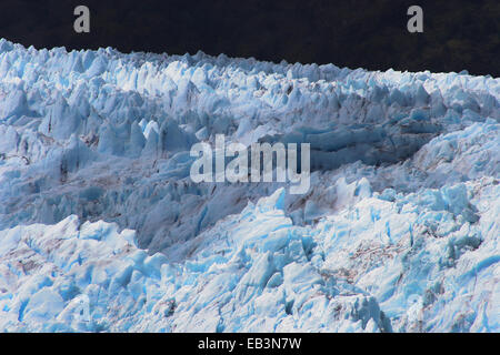 Glacier Amalia, également connu sous le nom de Glacier Skua, est un glacier situé dans la côte du Parc National Bernardo O'Higgins, Patagonie, Chili Banque D'Images