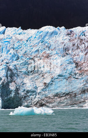Glacier Amalia, également connu sous le nom de Glacier Skua, est un glacier situé dans la côte du Parc National Bernardo O'Higgins, Patagonie, Chili Banque D'Images