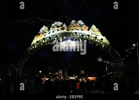 Londres, Royaume-Uni. 24 Nov, 2014. Photo prise le 24 novembre 2014 montre Hyde Park Winter Wonderland à Londres, au Royaume-Uni. Credit : Han Yan/Xinhua/Alamy Live News Banque D'Images