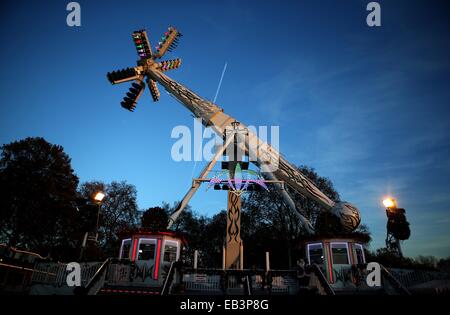 Londres, Royaume-Uni. 24 Nov, 2014. Photo prise le 24 novembre 2014 montre Hyde Park Winter Wonderland à Londres, au Royaume-Uni. Credit : Han Yan/Xinhua/Alamy Live News Banque D'Images
