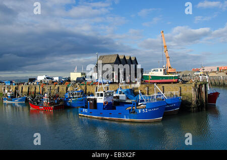 Bateaux de pêche dans le port de Whitstable. Whitstable est surtout connu pour les mollusques, Ray Oly et Cardium II sont cockle dragues. Banque D'Images
