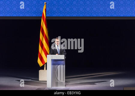 Barcelone, Catalogne, Espagne. 25Th Nov, 2014. ARTUR MAS, Président de la Generalitat de Catalogne, présente sa feuille de route pour l'indépendance de la Catalogne en 2016 après la lumière '9N' A propos de l'autodétermination à environ 3000 membres de la société catalane. Credit : Matthias Rickenbach/ZUMA/ZUMAPRESS.com/Alamy fil Live News Banque D'Images