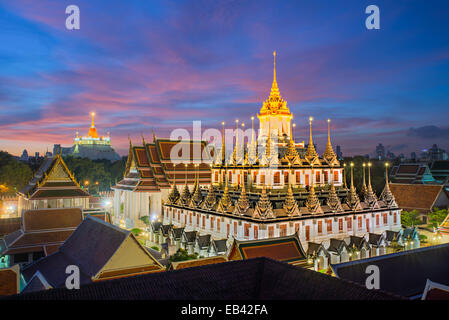 Wat Ratchanaddaram et Loha Prasat Metal palais à Bangkok, Thaïlande Banque D'Images