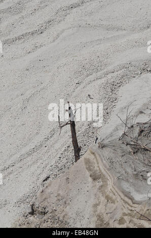 La nouvelle nature, paysage créé par l'éruption du Mont Kelud, une mer de sable comble les ravins Banque D'Images