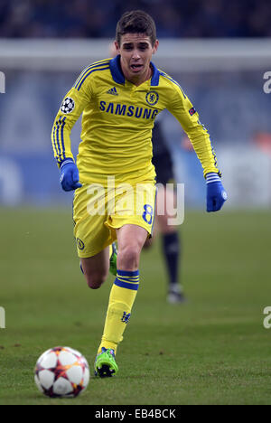 Gelsenkirchen, Allemagne. 25Th Nov, 2014. Oscar de Chelsea en action lors de la Ligue des Champions, Groupe G, match de football entre le FC Schalke 04 et le FC Chelsea dans la Veltins Arena de Gelsenkirchen, Allemagne, 25 novembre 2014. Schalke a perdu le match 0-5. Dpa : Crédit photo alliance/Alamy Live News Banque D'Images