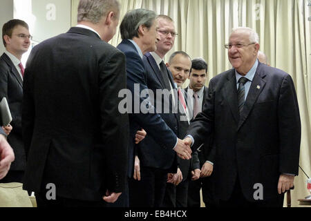 Israël. 26 Nov, 2014. Président de l'état d'Israël, Reuven Rivlin, accueille le premier ministre tchèque Bohuslav Sobotka et non gouvernementales, les ministres tchèque visite d'Israël dans le cadre de consultations intergouvernementales entre les deux pays. Credit : Alon Nir/Alamy Live News Banque D'Images