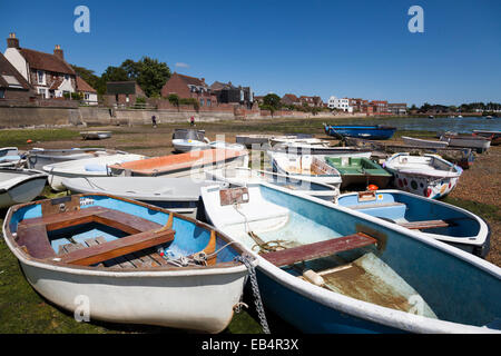 Dériveurs à marée basse à emsworth Harbour. Banque D'Images