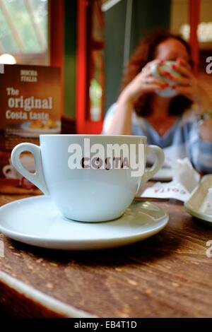 Cappuccino Costa Coffee mug Angleterre uk Banque D'Images