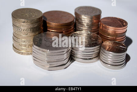 Des piles de pièces de monnaie Sterling de Grande-Bretagne Banque D'Images